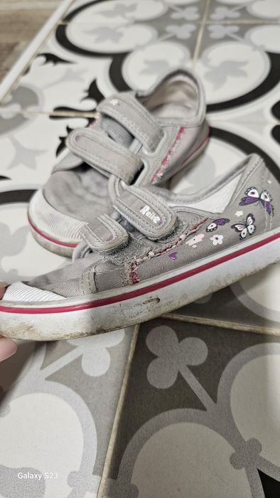 Продам сандалии и кеды