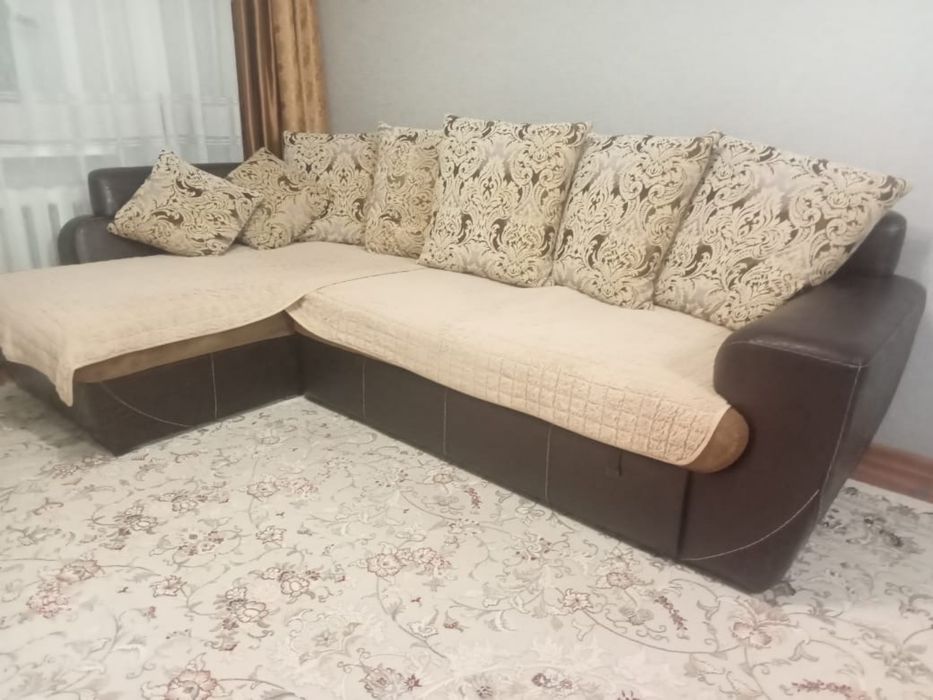 Угловой кожанный диван