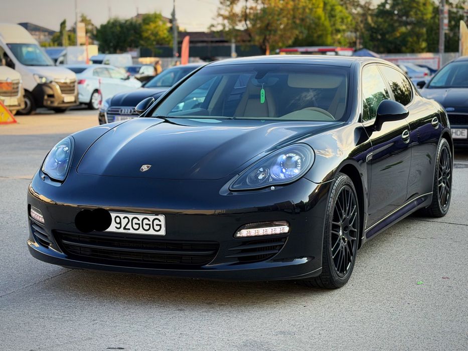 PORSCHE Panamera
