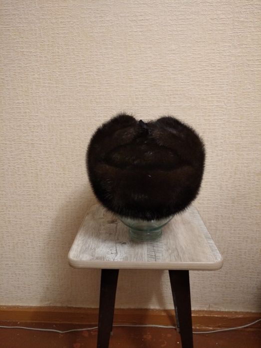 Норковая шапка (ушанка).