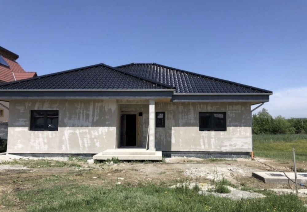 Executam lucrari tencuala mecanizate