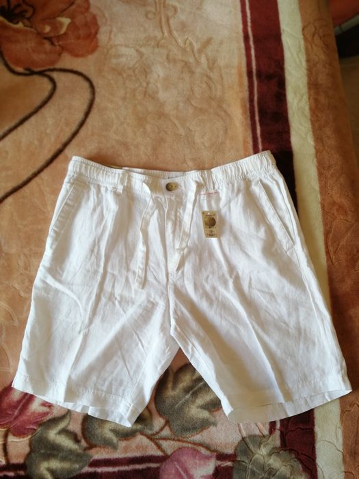 Pantaloni scurti din in.