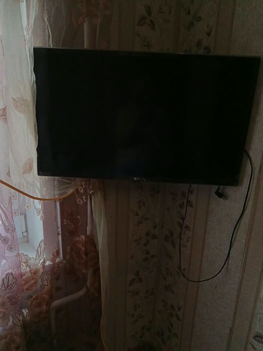 Продам телевизор LG 81 диагональ