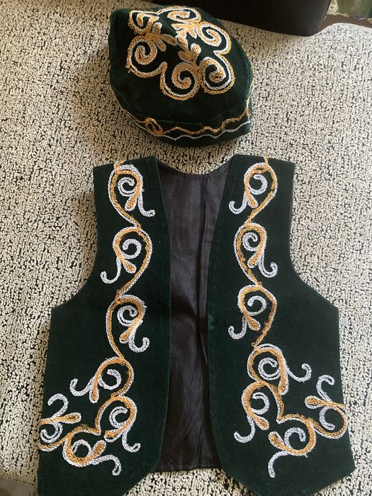 Жилет и тюбитейка детские