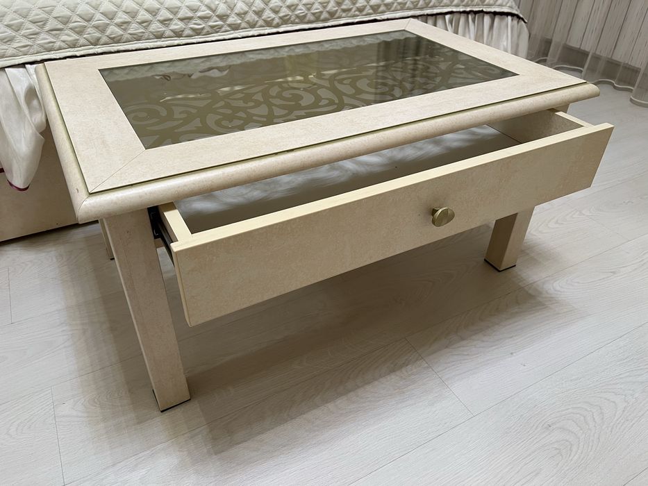 Журнальный столик продам