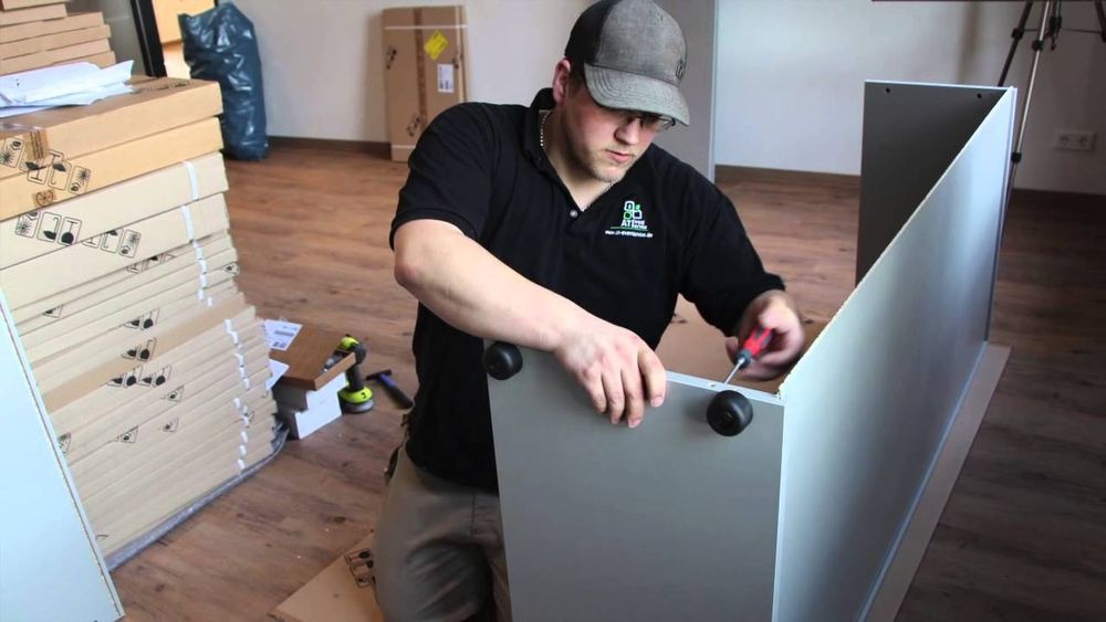 Юқори малакали уста мебелчи мебелларни ечиш йиғиш ва таъмирлаш