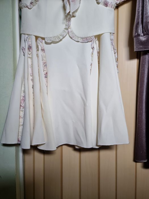 Costum ideal pentru orice , ocazie 3 piese de la casa de moda,