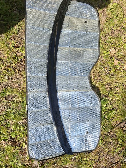 Продавам спойлер за  багажник на CLS .