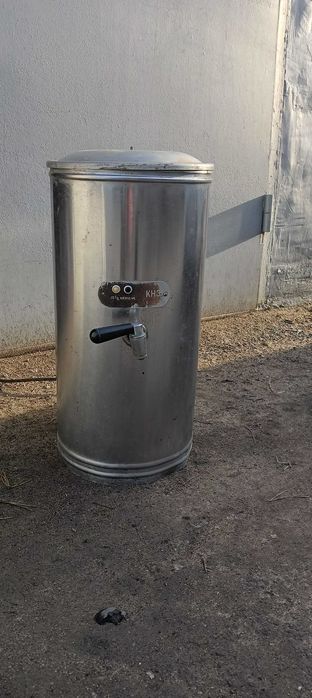 Продам водогагреватель на  10 литров