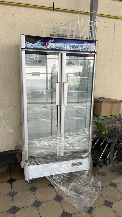 Холодильник витриный