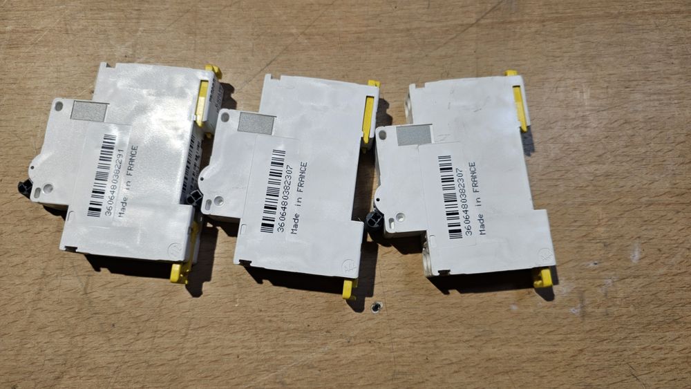 3 Sigurante Schneider C16 si C10