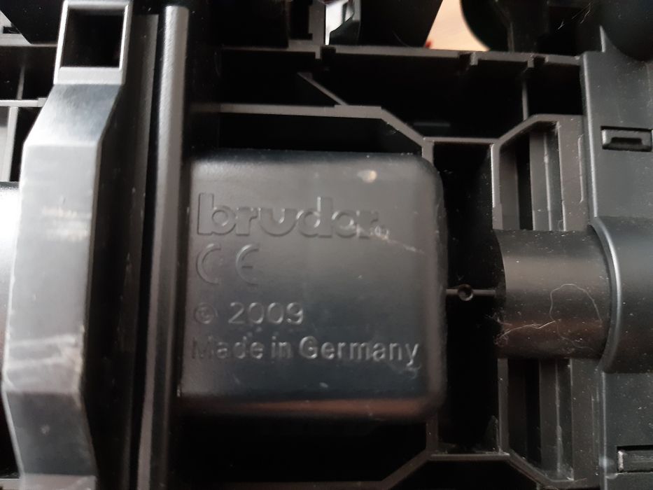 Модель машинка 1:16