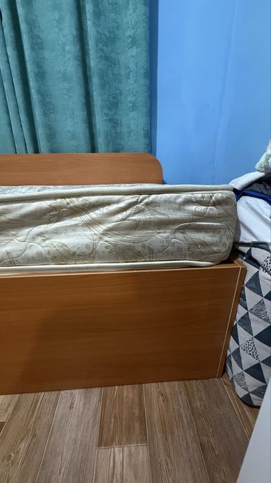 Кровать с матрасом 100х200