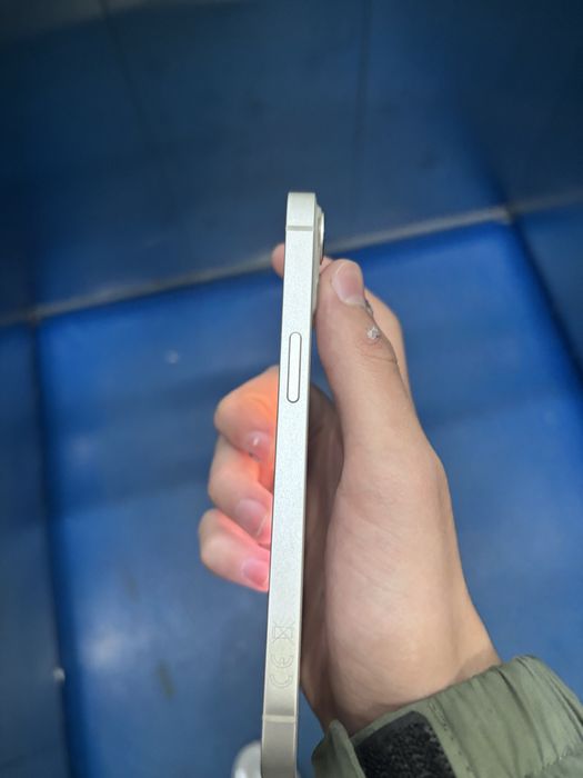 Продам  айфон 13