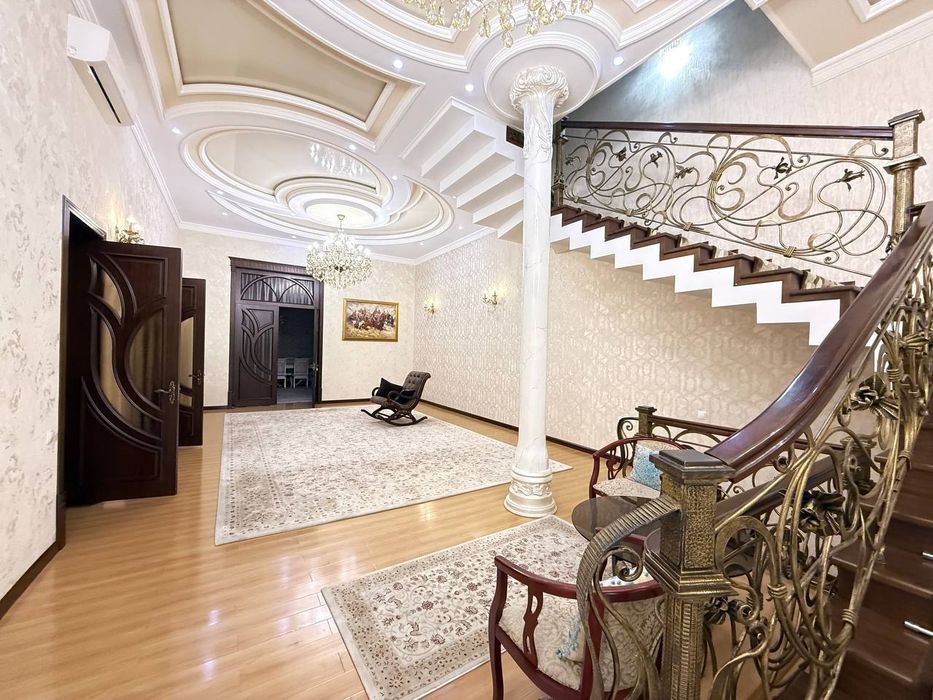 Продается дом 6 комнат, ор-р: Кафе Жуманжи/Космонавты, 600м²