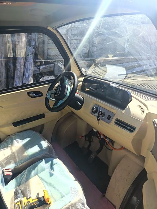 Vând camioneta electrica