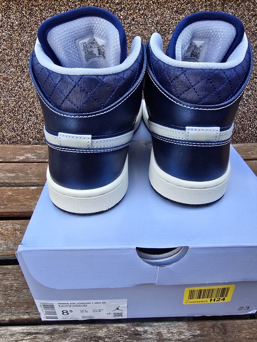 Wmns Nike Air Jordan 1 Mid