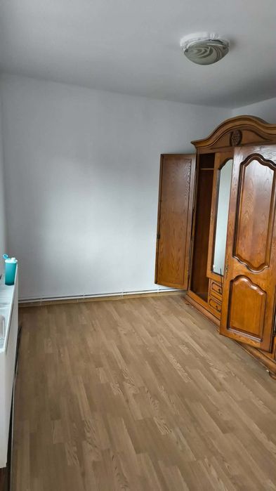 Vând apartament 3 camere decomandat
