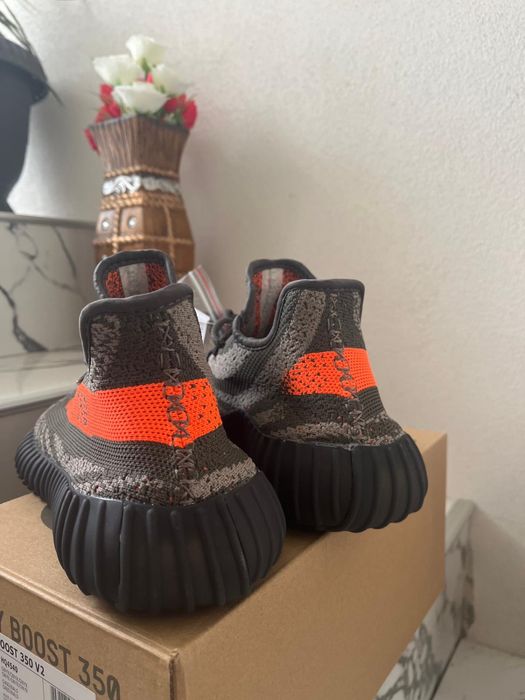 Yezzy Noi Cutie si Eticheta