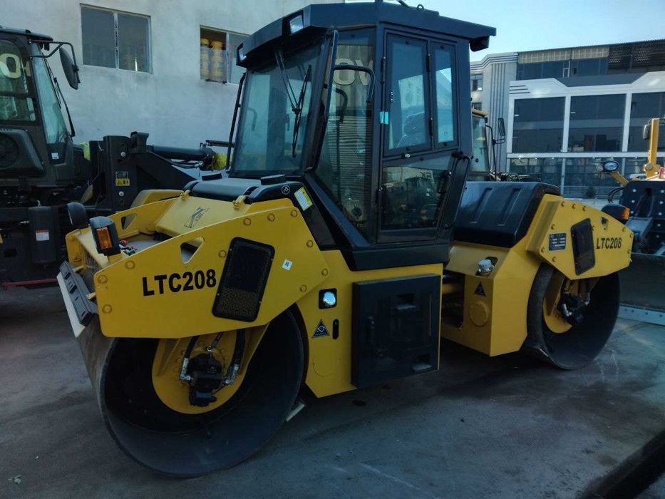 Двухвальцовый каток LUTONG LTC208 (8 тн.)