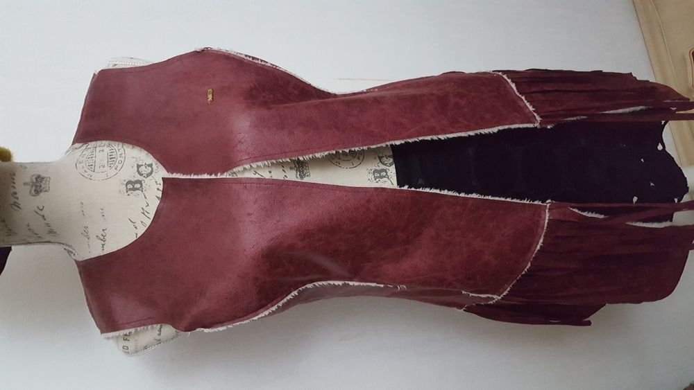 Vestă lungă blană artificială stil cojoc cu franjuri