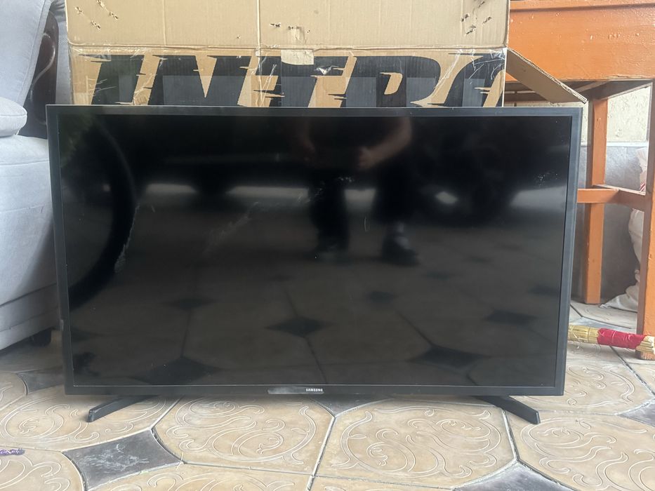 Телевизор samsung