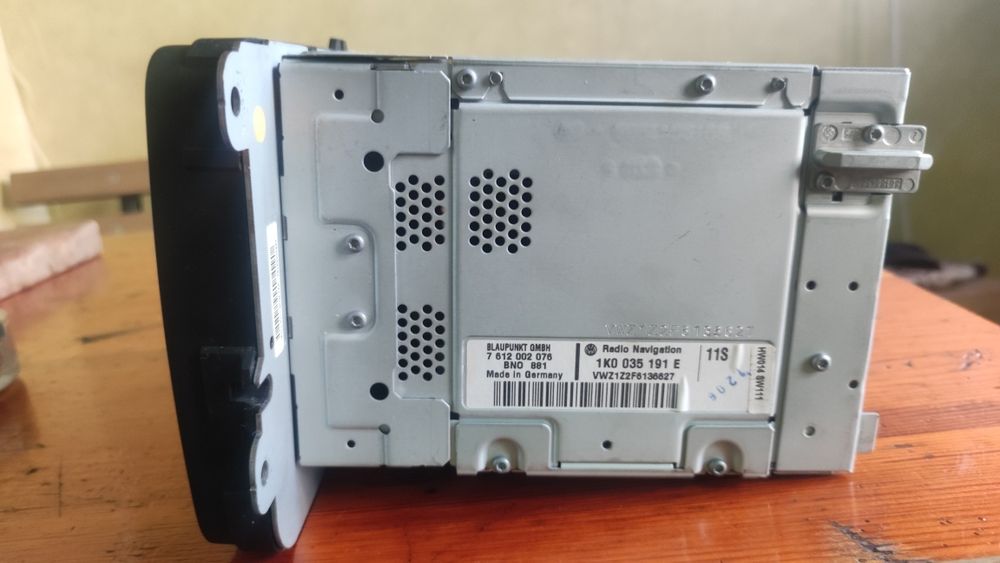 Оригинална навигация за пасат 6