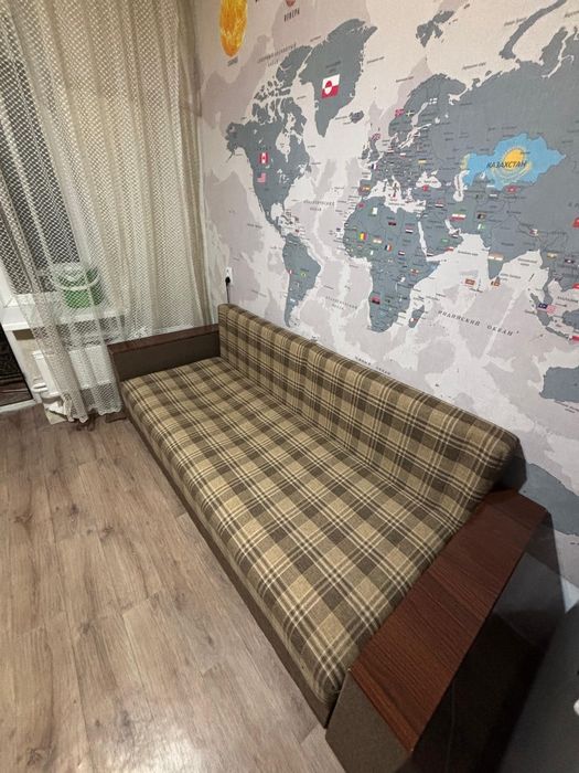 Продам срочно диван б/у.