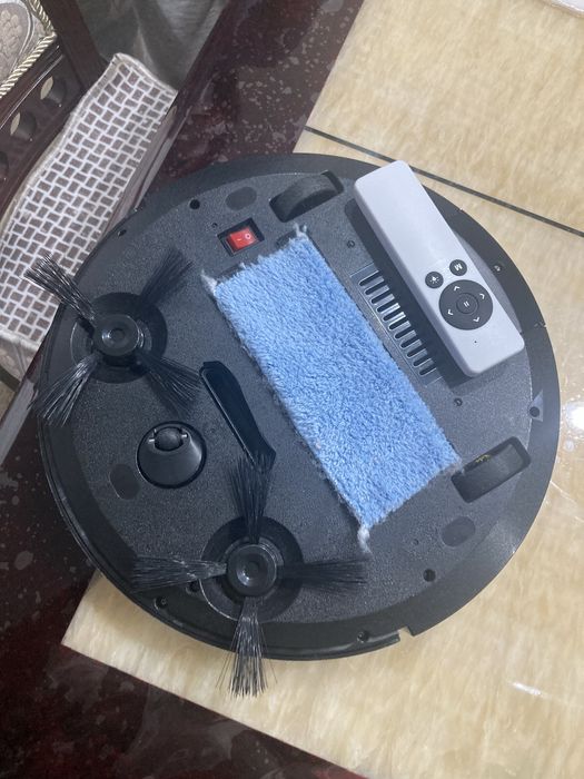 робот пылесос с пультом
