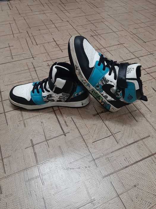 Весенняя обувь кроссовки