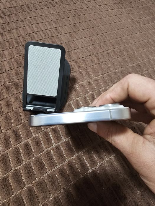 Vând iPhone 15Pro Max  ( Clonă)