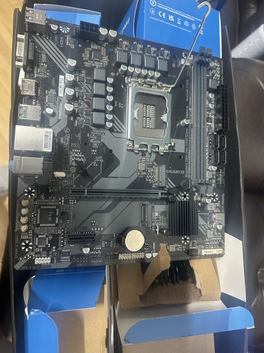 Placă de bază GIGABYTE B710 H V2 DDR4, Socket 1700 – stare foarte bună