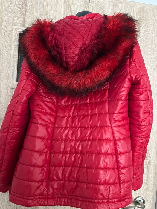 Червено зимно яке