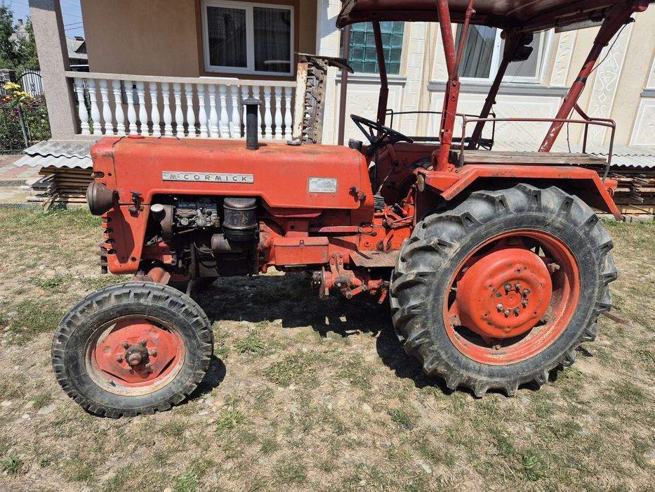 Vand tractor cu cositoare laterala