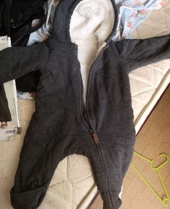 Vând conbinezon Bebeluși H&M baiat