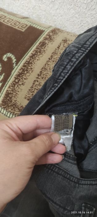 Джинсы мало ношеные 28 размер
