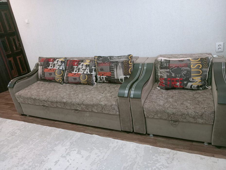 Продам диван с креслом