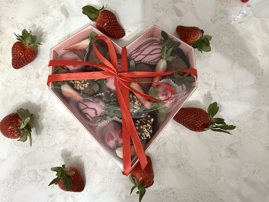 Клубника в шоколаде, мужские букеты, сладкие букеты