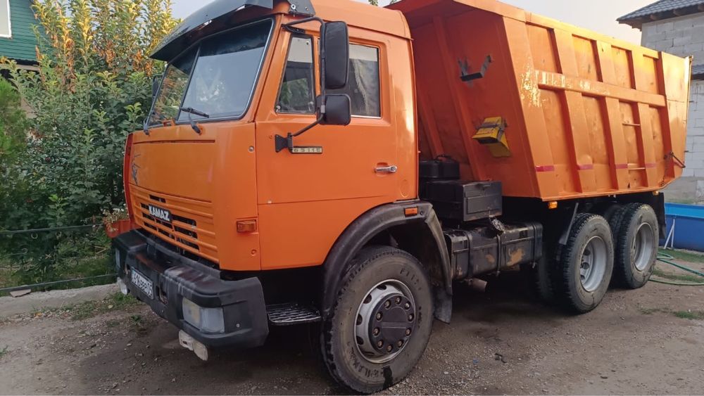 Грузовая машина (самосвал)