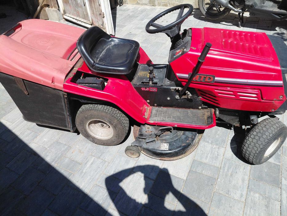 Tractoraș  gazon Dezmembrez