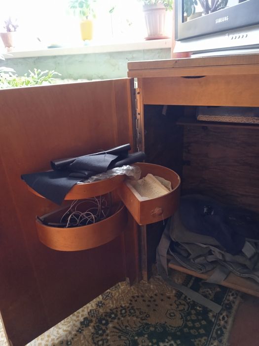 Швейная машинка продаю срочно,торг...