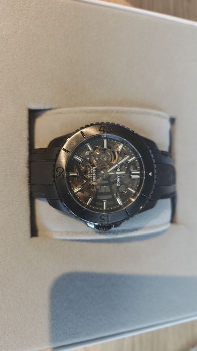 Продавам Venezianico Nereide Skeleton 41mm.