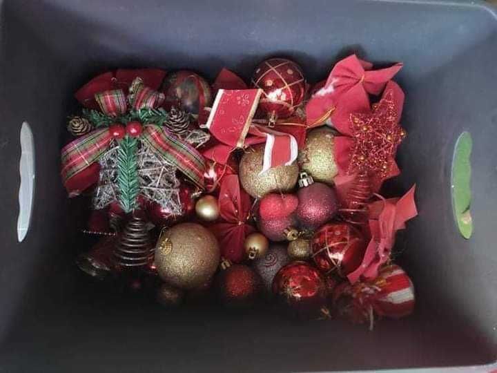 Коледна елха 210см. голяма и със 180бр шишарки