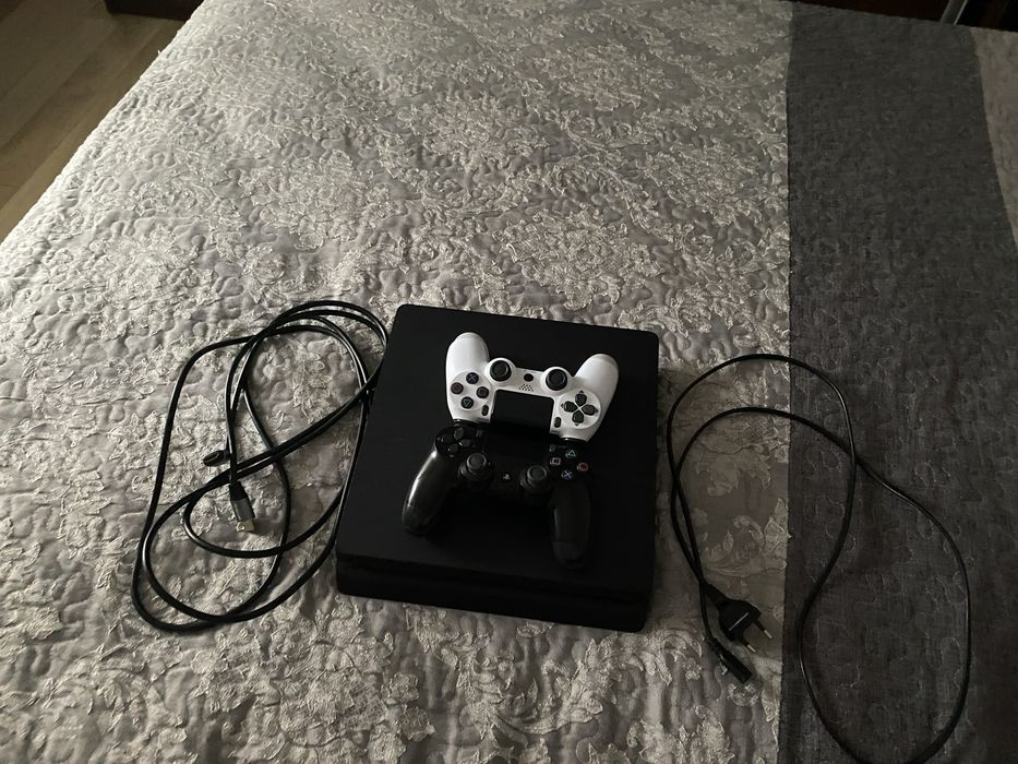 PS4 slim perfect pentru gaming