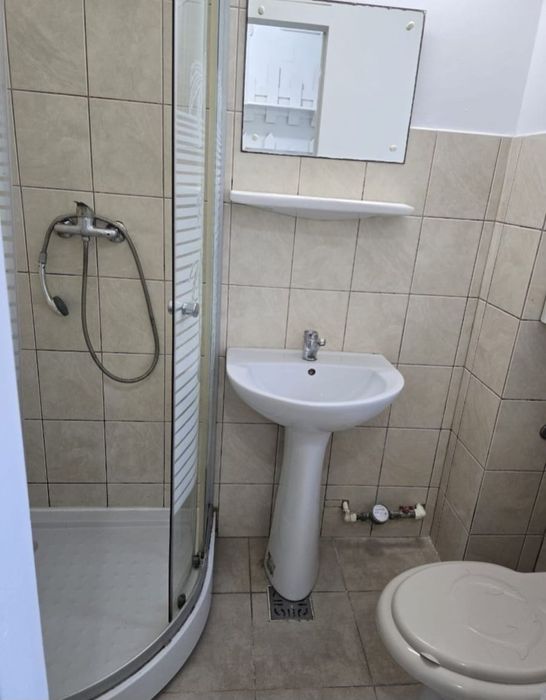 INCHIRIEZ Garsoniera zona Piata Nicolina