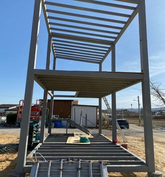 Case modulare pe strctura metalica si panouri sandwich termoizolante