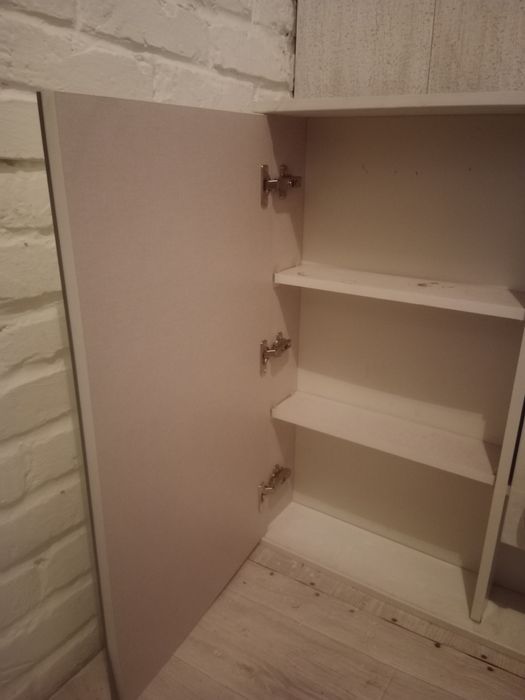 Шкаф с зеркалом для ванной.