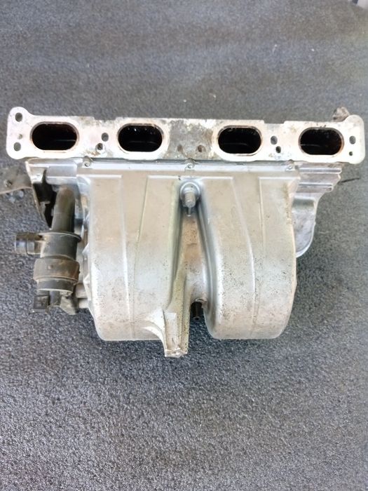 Vând galerie admisie Opel Astra h 1.6 benzina  cod  motor Z16Xep