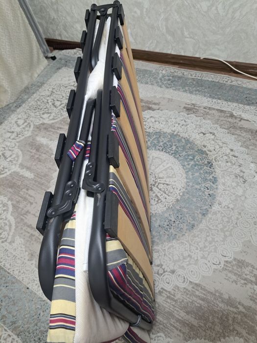 Раскладушка ,хорошего качества .