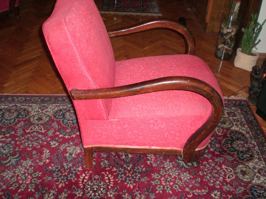 2 броя - запазени ретро фотьойли в червено